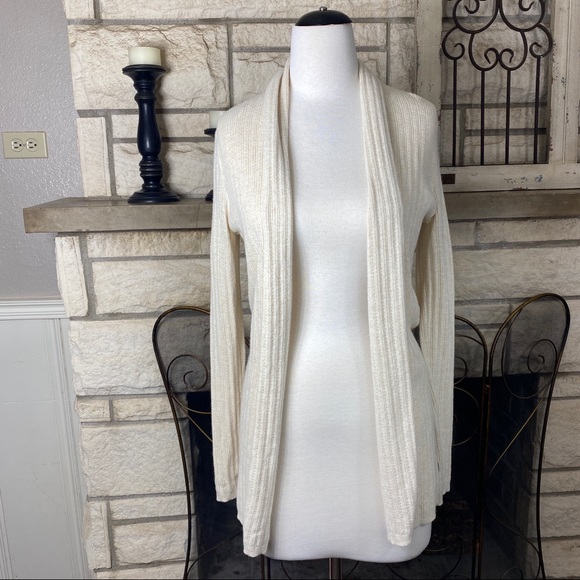 Gilligan & O'Malley Sweaters - Gilligan & O’Malley light cream knit cardigan Sz S
